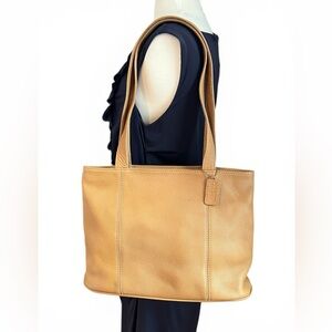 VTG Coach Tan Pebbled Leather Shoulder Bag Classic Tote